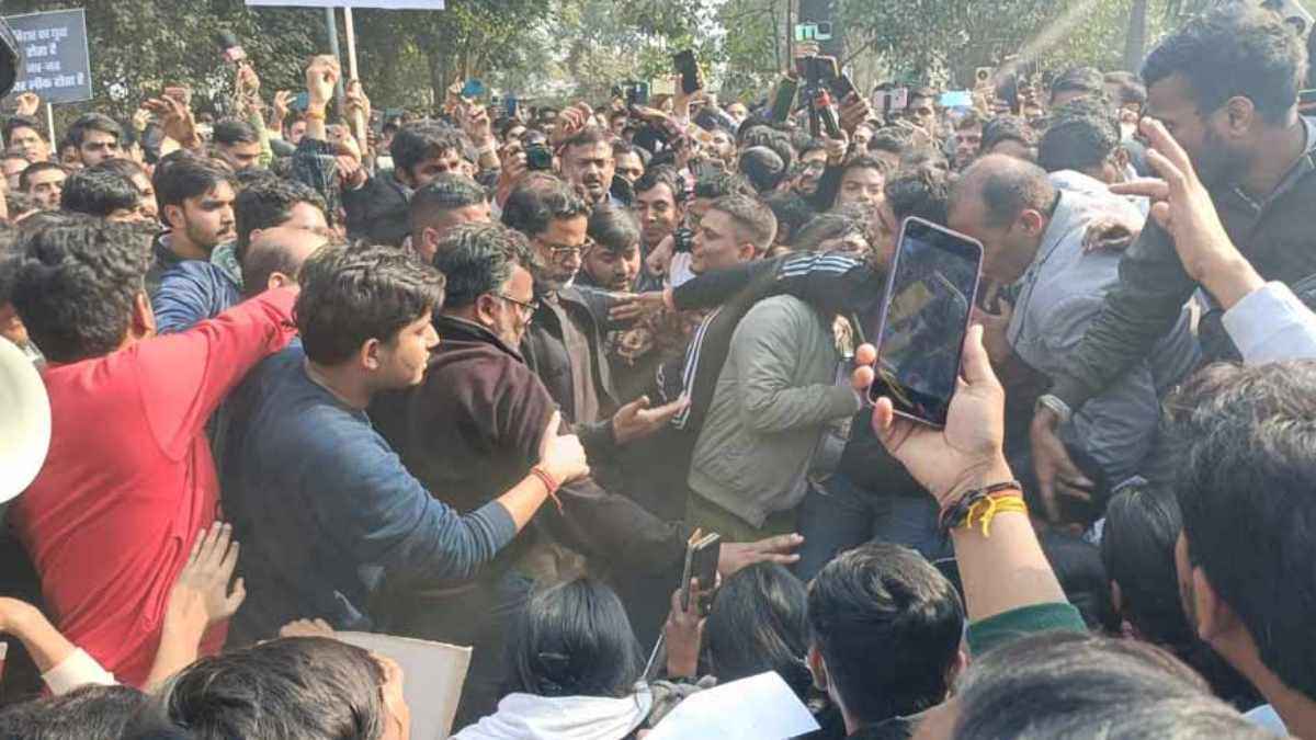 BPSC: छात्र आंदोलन को हवा देने वाले तेजस्वी यादव ने क्यों बनाई दूरी, विपक्ष को क्या है डर?