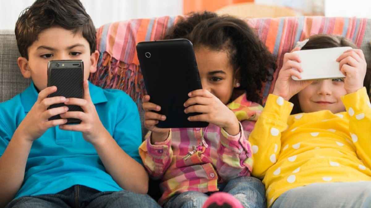 बच्चों को सोशल मीडिया अकाउंट के लिए पैरेंट्स से लेनी होगी अनुमति, केंद्र सरकार लाएगी नए नियम