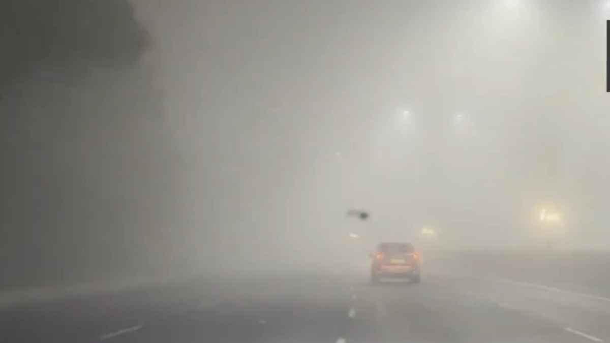 दिल्ली-NCR में भयंकर कोहरा, 0 विजिबिलिटी और कोल्ड वेव; जानें आज 10 इलाकों में तापमान कितना?