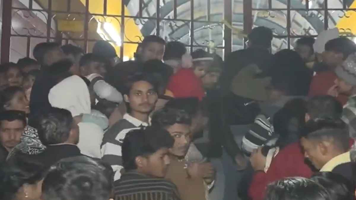 Delhi Metro station Gate closed