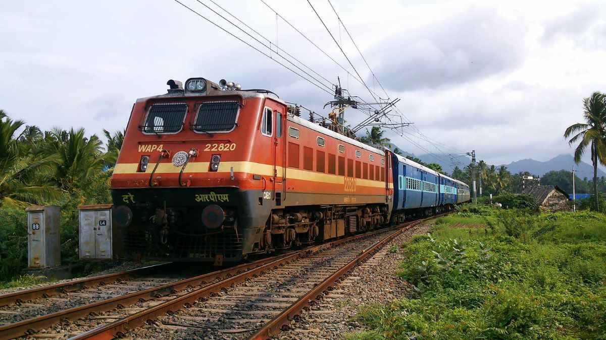 IRCTC: भारतीय रेलवे के 'इमरजेंसी टिकट' सिस्टम पर छिड़ी बहस, यूजर्स ने जोमैटो से कर डाली तुलना
