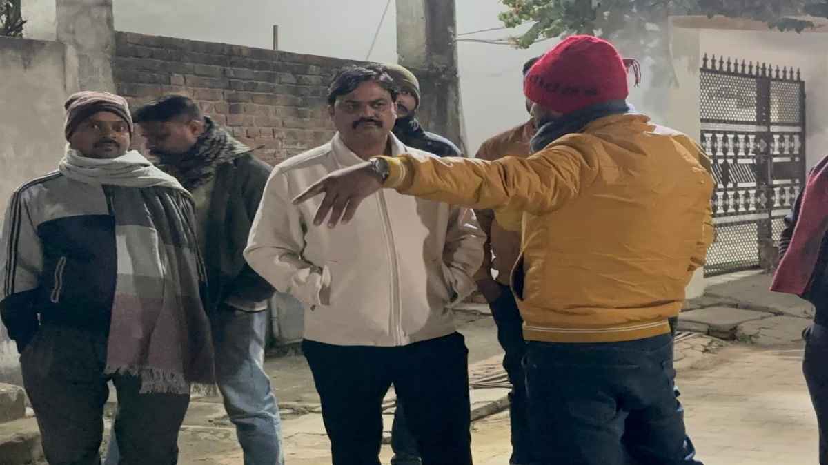 BJP विधायक पर चलाईं गोलियां, लखीमपुर में पत्नी संग वॉक पर निकले थे, बाल-बाल बचे