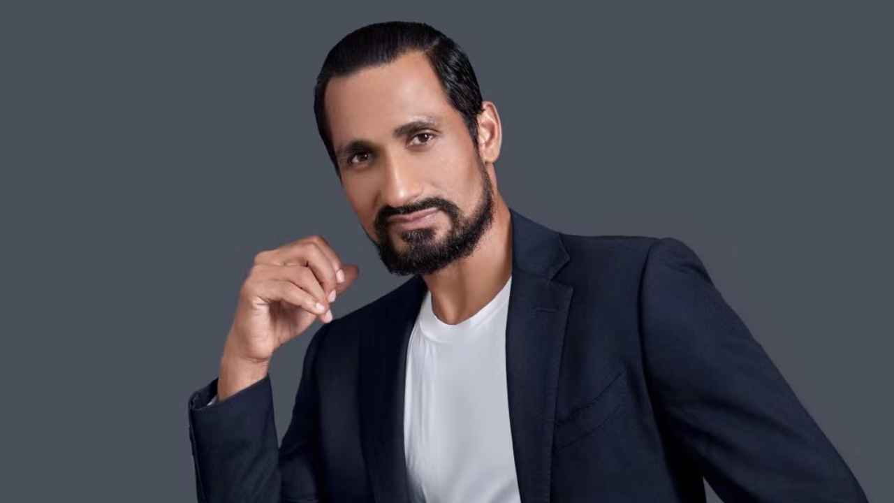 Man Who Was A Waiter in India Now Superstar In China