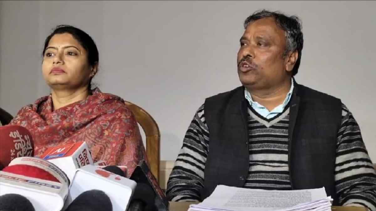'जब आप चलते हैं तो पालतू... पीछे भागते हैं', पल्लवी पटेल ने जीजा आशीष पटेल पर कसा तंज