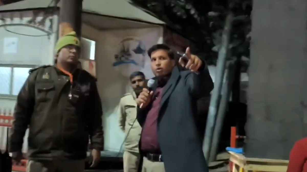 Prayagraj Mahakumbh में वाहनों की एंट्री पर क्या बोले DM? झूठी अफवाहों से बचने की अपील