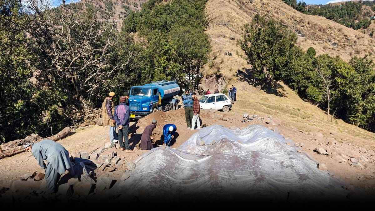 1 शादी और 17 मौतें; जम्मू कश्मीर के इस गांव पर क्यों मंडरा रहा 'खतरा'?