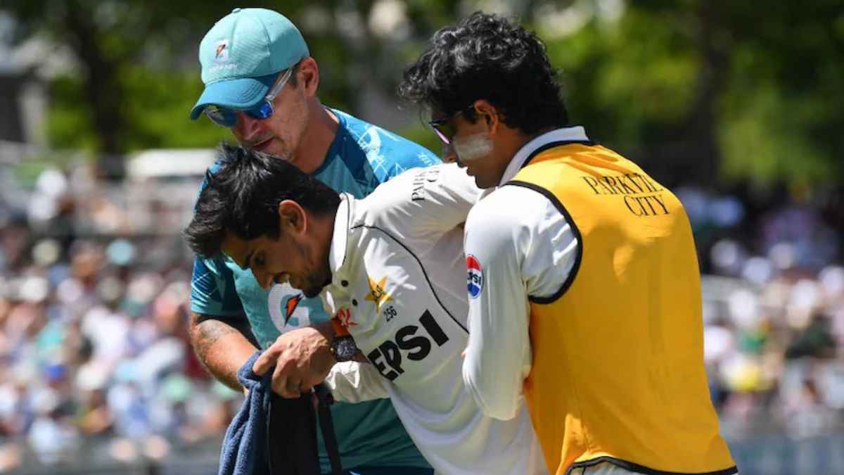 ICC चैंपियंस ट्रॉफी से पहले पाकिस्तान को लगा बड़ा झटका, इंजरी के चलते स्टार खिलाड़ी टीम से बाहर