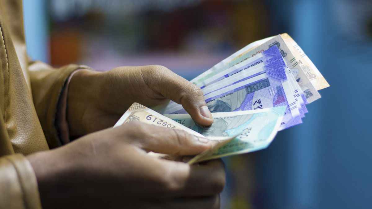 8th Pay Commission पर ताजा अपडेट! जानें कब तक बढ़ेगी सरकारी कर्मियों की सैलरी?