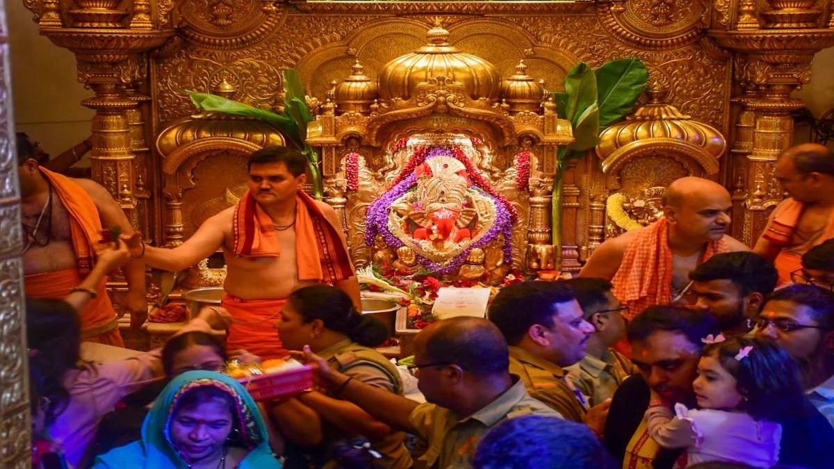 Siddhivinayak Temple Bans On Short Clothes