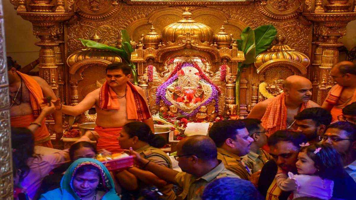 सिद्धिविनायक मंदिर में प्रशासन का बड़ा फरमान; इस ड्रेस के साथ नहीं मिलेगी एंट्री