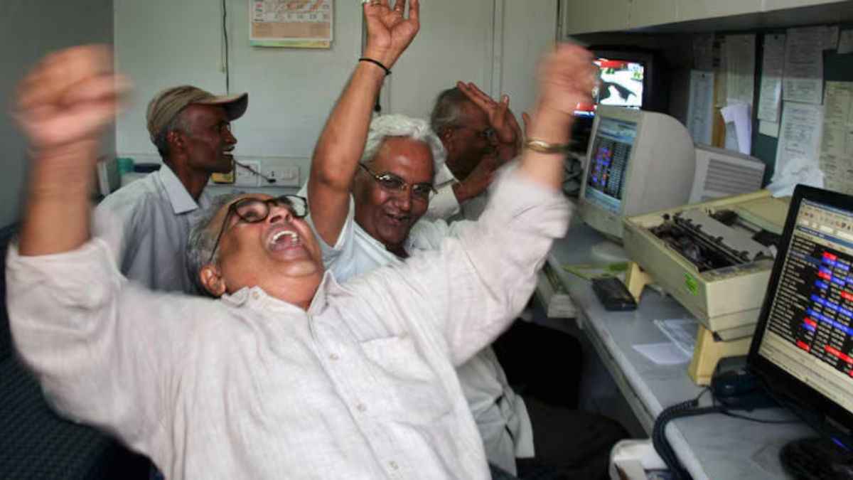 Stock Market Today: बजट से पहले झूम उठे करोड़ों इन्वेस्टर्स...सेंसेक्स 535 अंक बढ़कर 75901 पर बंद