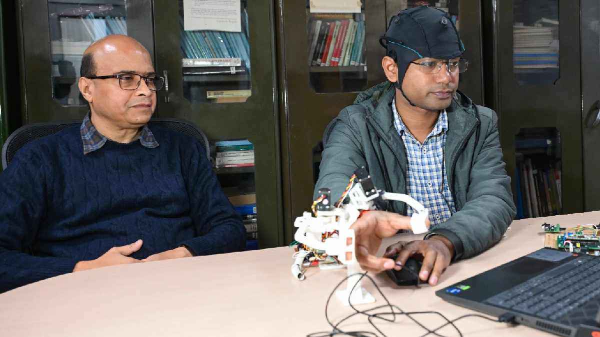ब्रेन स्ट्रोक के मरीजों को इलाज में मिलेगा फायदा, IIT कानपुर के छात्रों ने तैयार की ये गजब की डिवाइस
