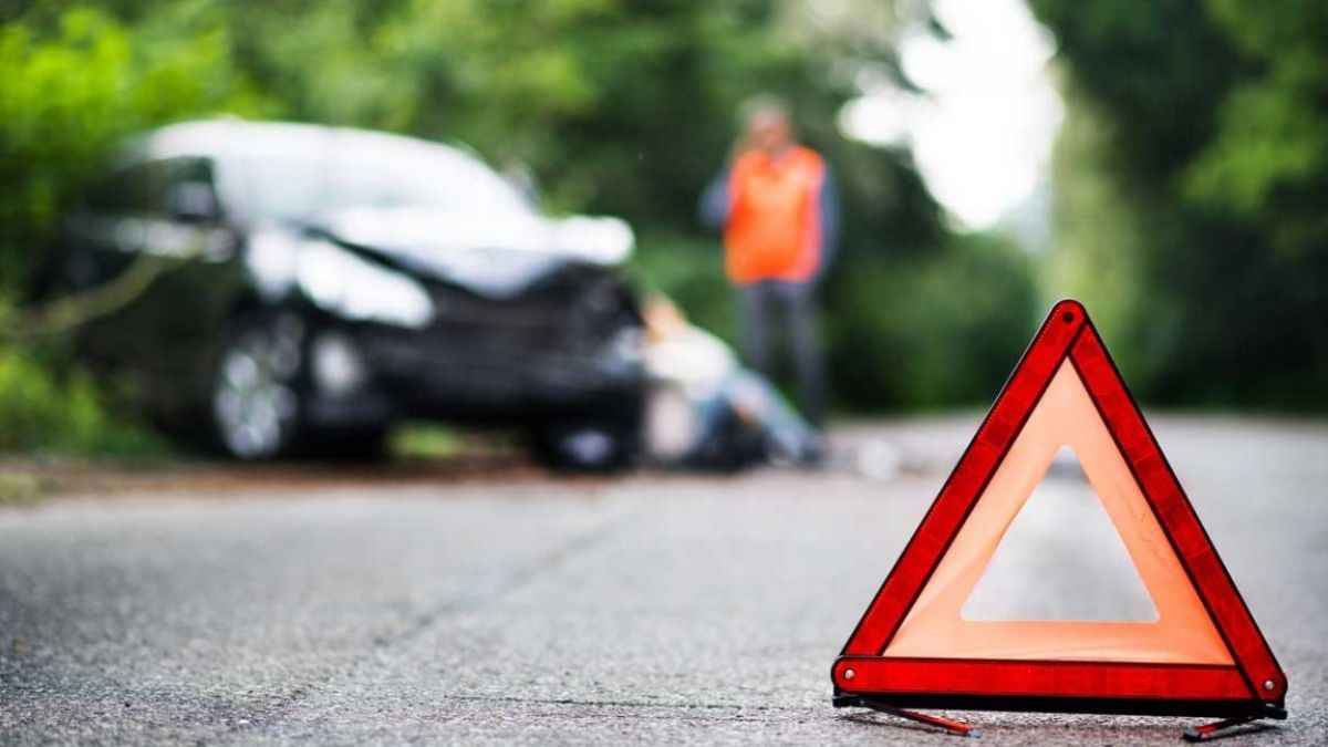 आगरा में भीषण सड़क हादसा, 4 लोगों की मौके पर मौत, महाकुंभ से लौट रहा था परिवार