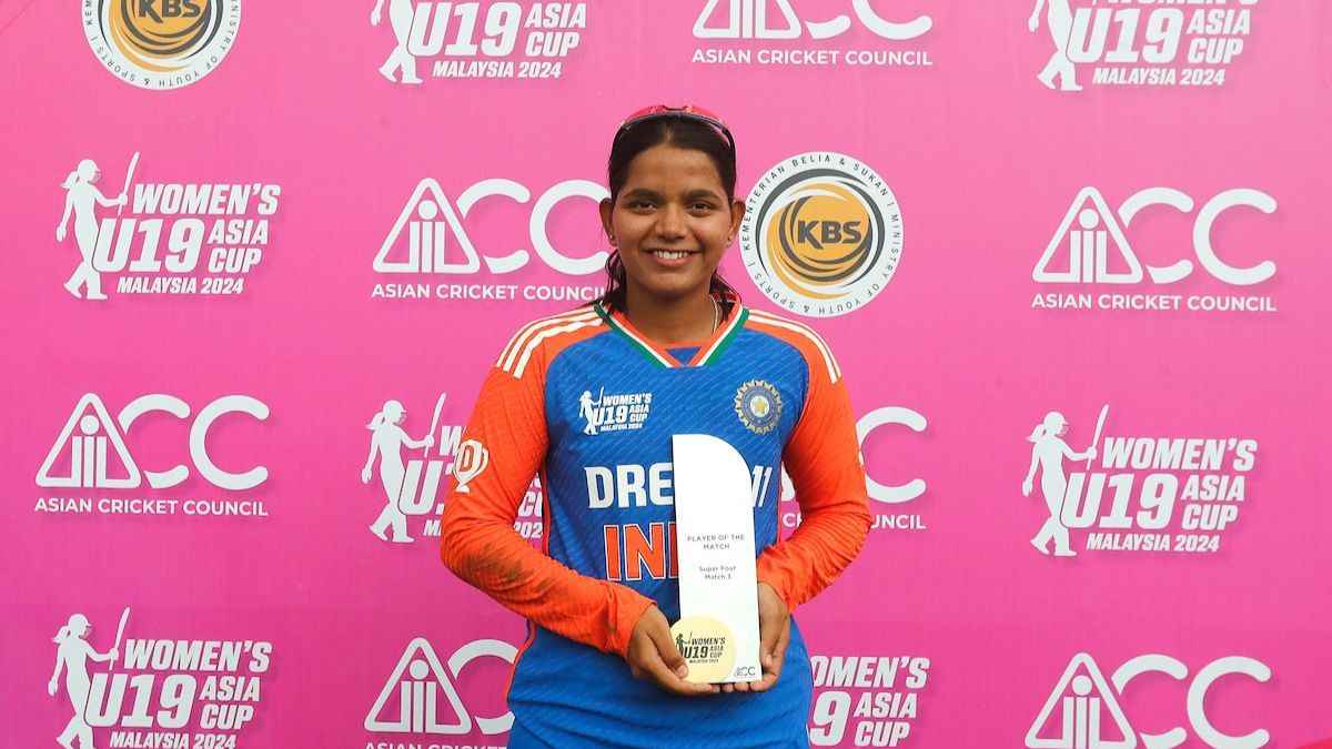3 ओवर में 8 रन और 4 विकेट... कौन हैं आयुषी शुक्ला? कातिलाना गेंदबाजी से दिलाया टीम इंडिया को सेमीफाइनल का टिकट