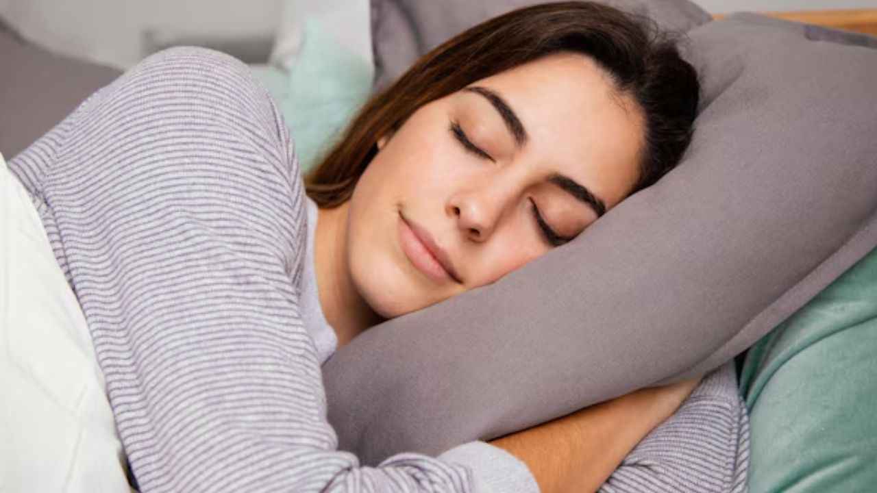 Healthy Sleep: रोज आधी रात के बाद सोने से हो सकते हैं ये 3 नुकसान, आज ही बदल दें ये आदत  