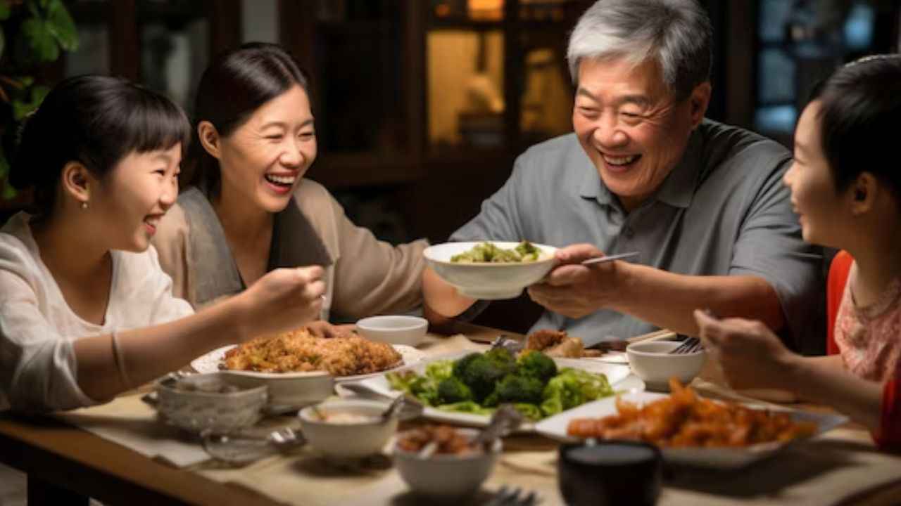 Health Tips: लेट नाइट डिनर करने के होते हैं ये 5 नुकसान! जानें कारण