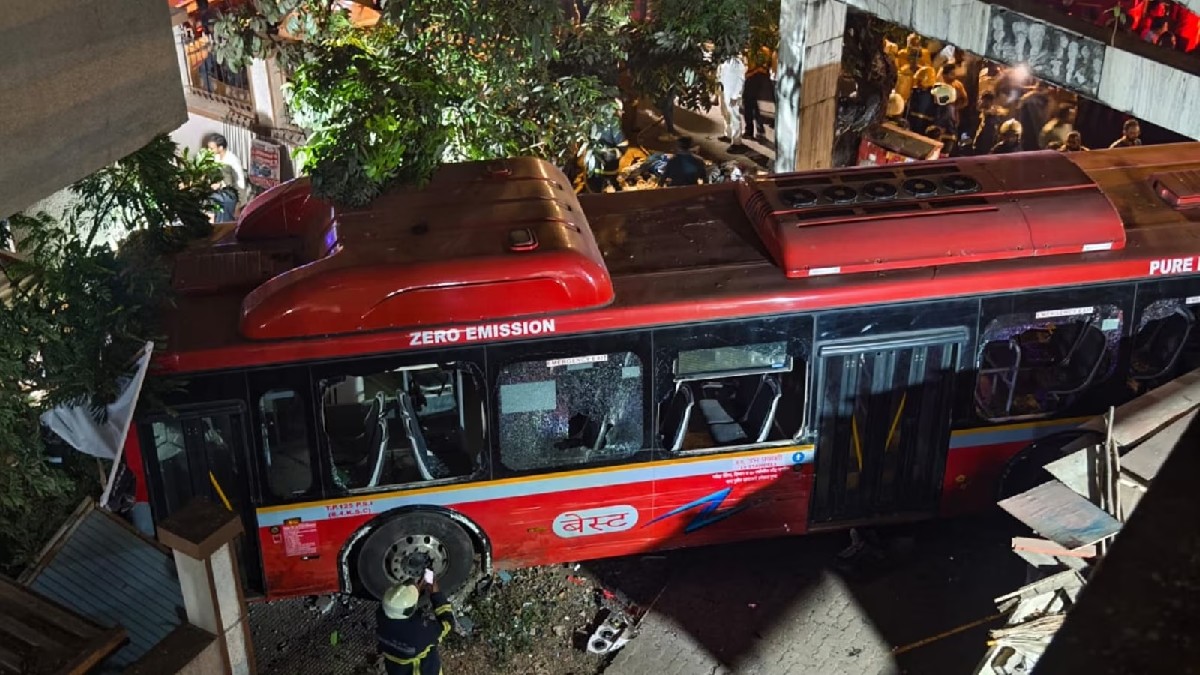 mumbai red bus accident