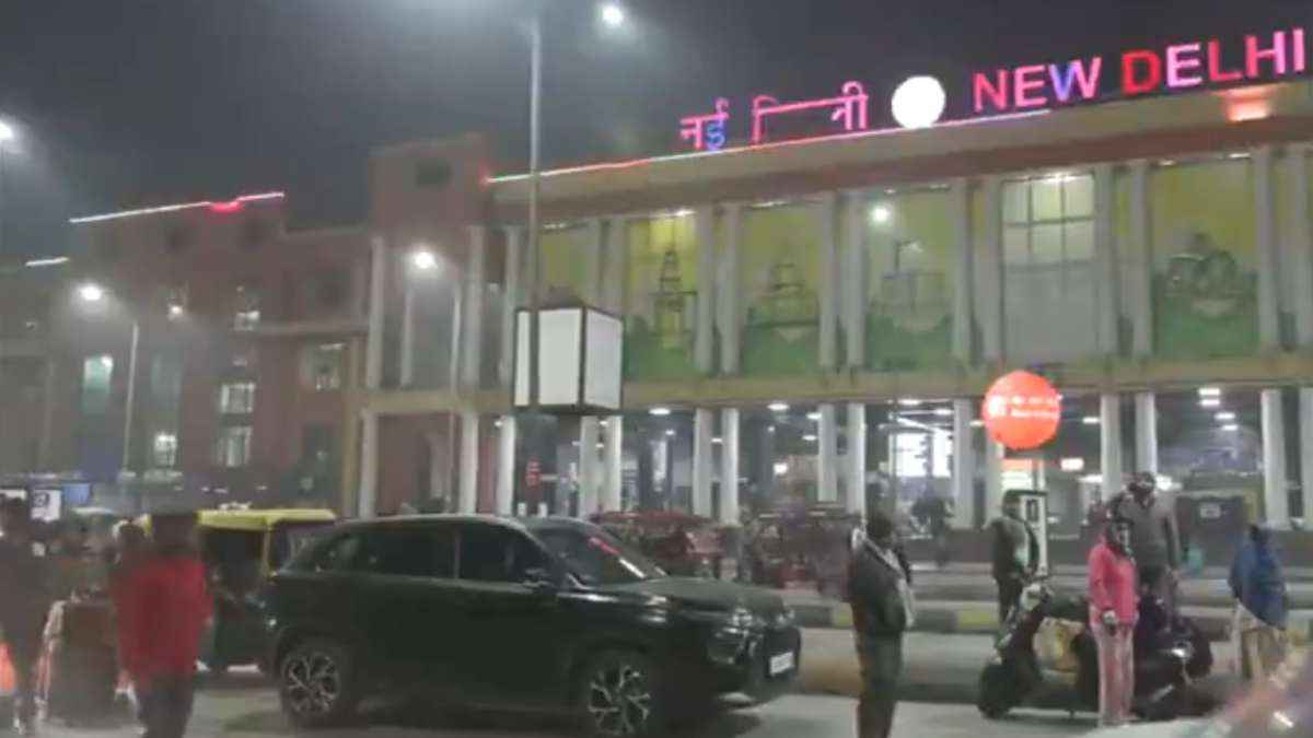 Delhi में फिर बढ़ी ठंड, छाया रहा घना कोहरा, जानें आज का वेदर अपडेट