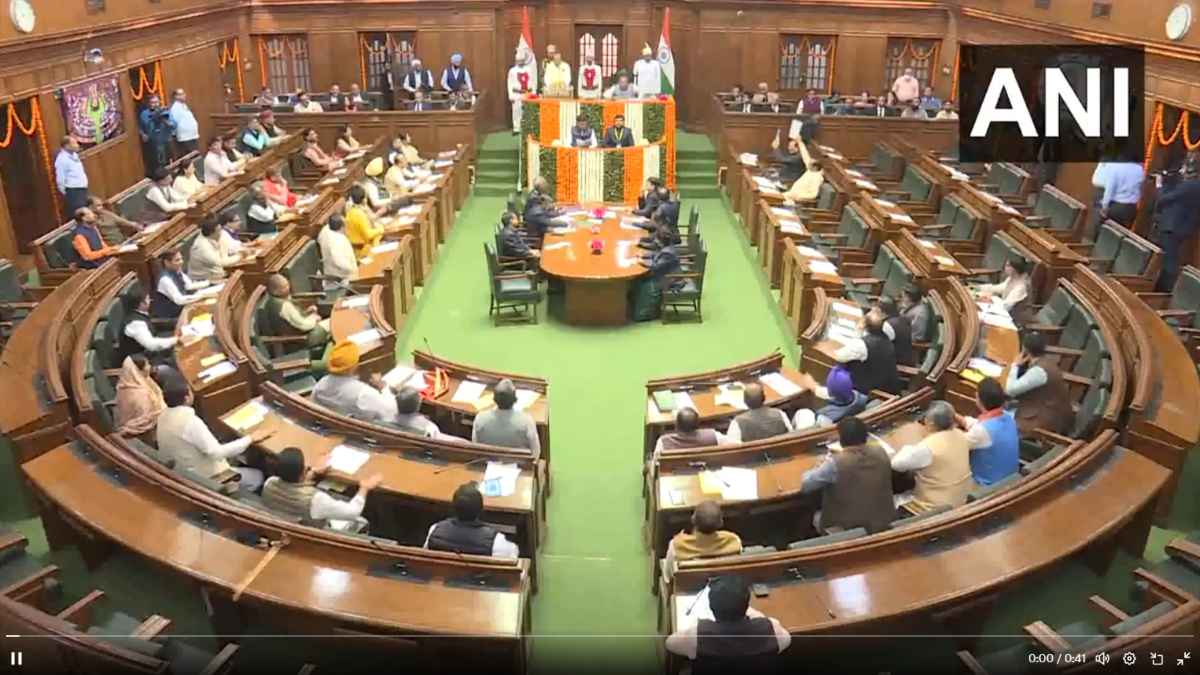 दिल्ली विधानसभा में AAP विधायकों का हंगामा, आतिशी एंड टीम हुई निलंबित