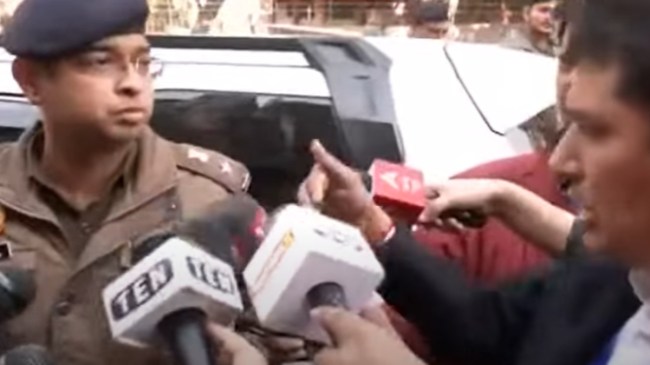 BJP Claims Fake Voting in Burqas BJP Claims Fake Voting in Burqas