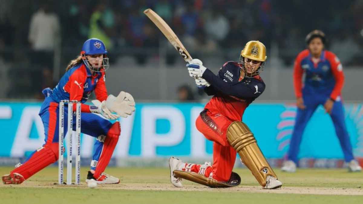 WPL 2025: RCB ने एकतरफा मुकाबले में DC को 8 विकेट से हराया, स्मृति ने 47 गेंदों में बनाए इतने रन