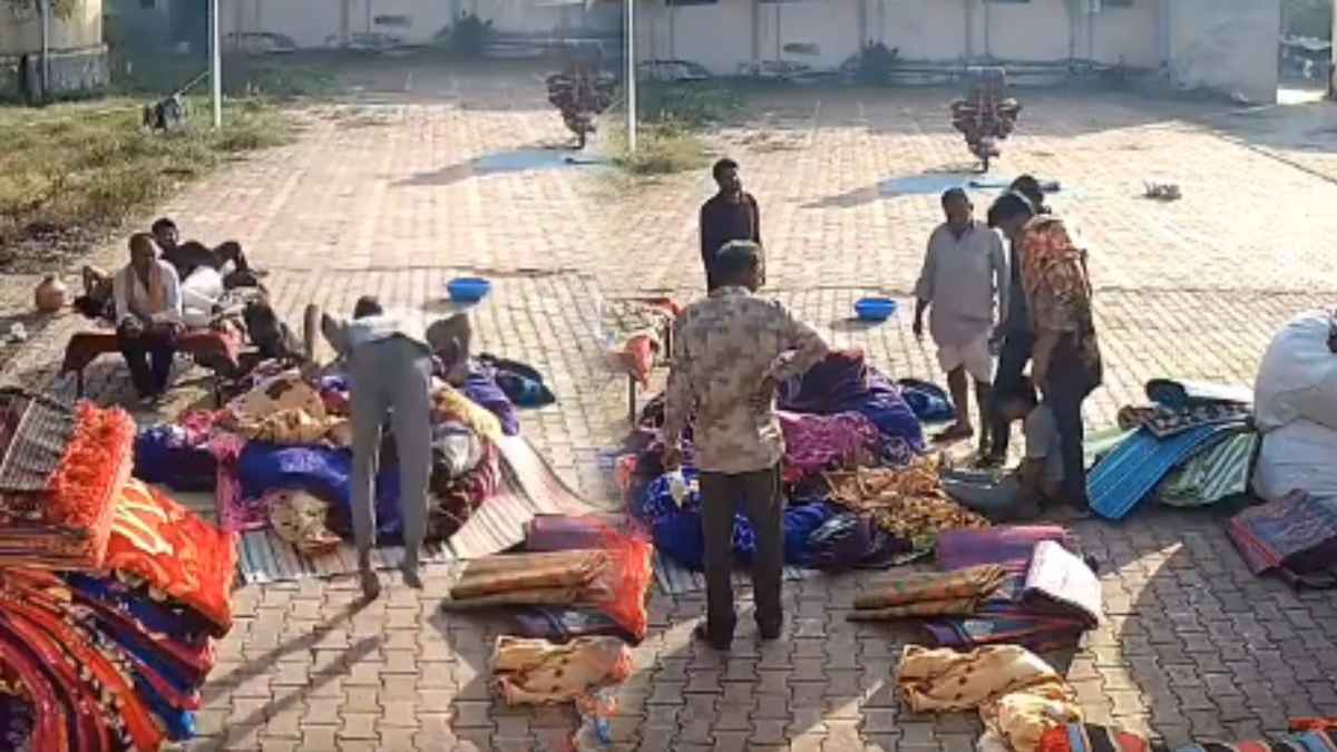 Video: जानलेवा स्टंट! कंबल पर गुलाटी मारने लगा युवक, टूटी गर्दन की हड्डी, 6 दिन बाद मौत