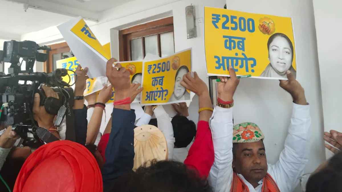 भगत सिंह-आंबेडकर की फोटो हटाने पर आतिशी का विधानसभा में हंगामा, स्पीकर बोले- 'विपक्ष का गैर जिम्मेदाराना बर्ताव'
