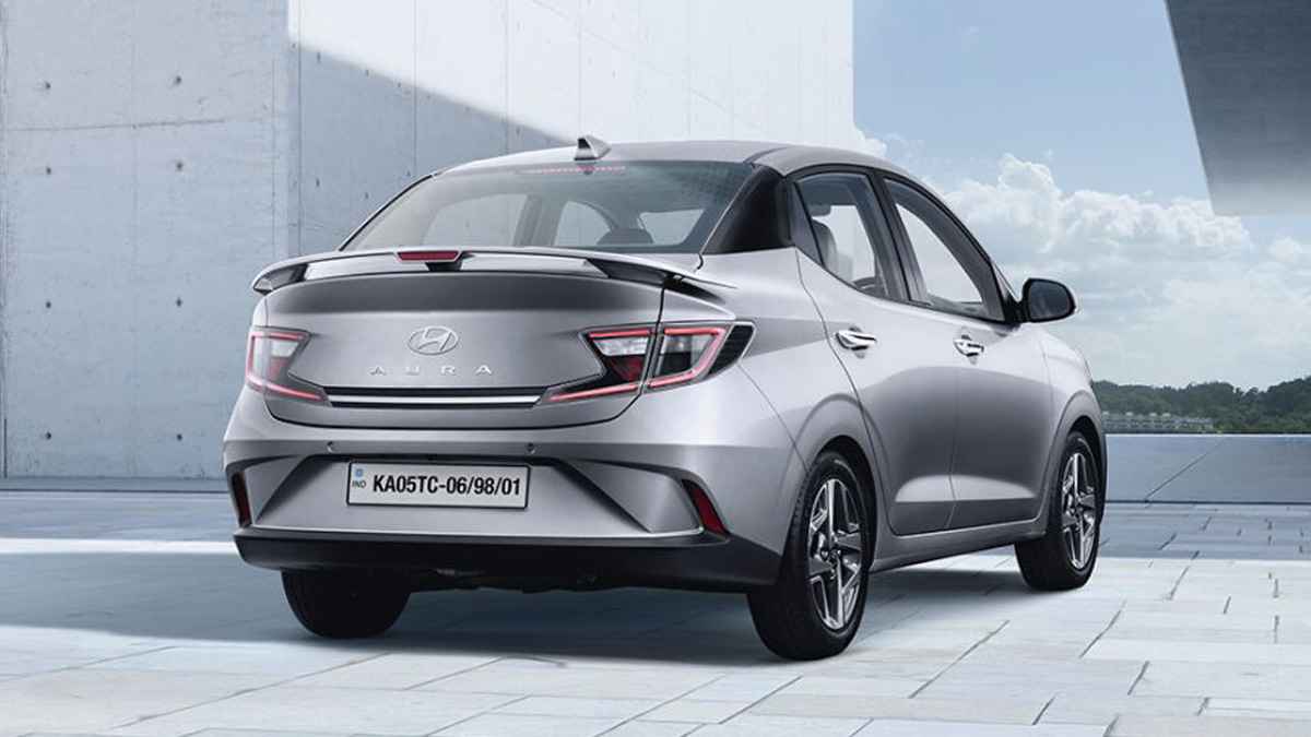 Hyundai Aura Corporate एडिशन में क्या खास? अमेज-डिजायर से बेहतर? जानें