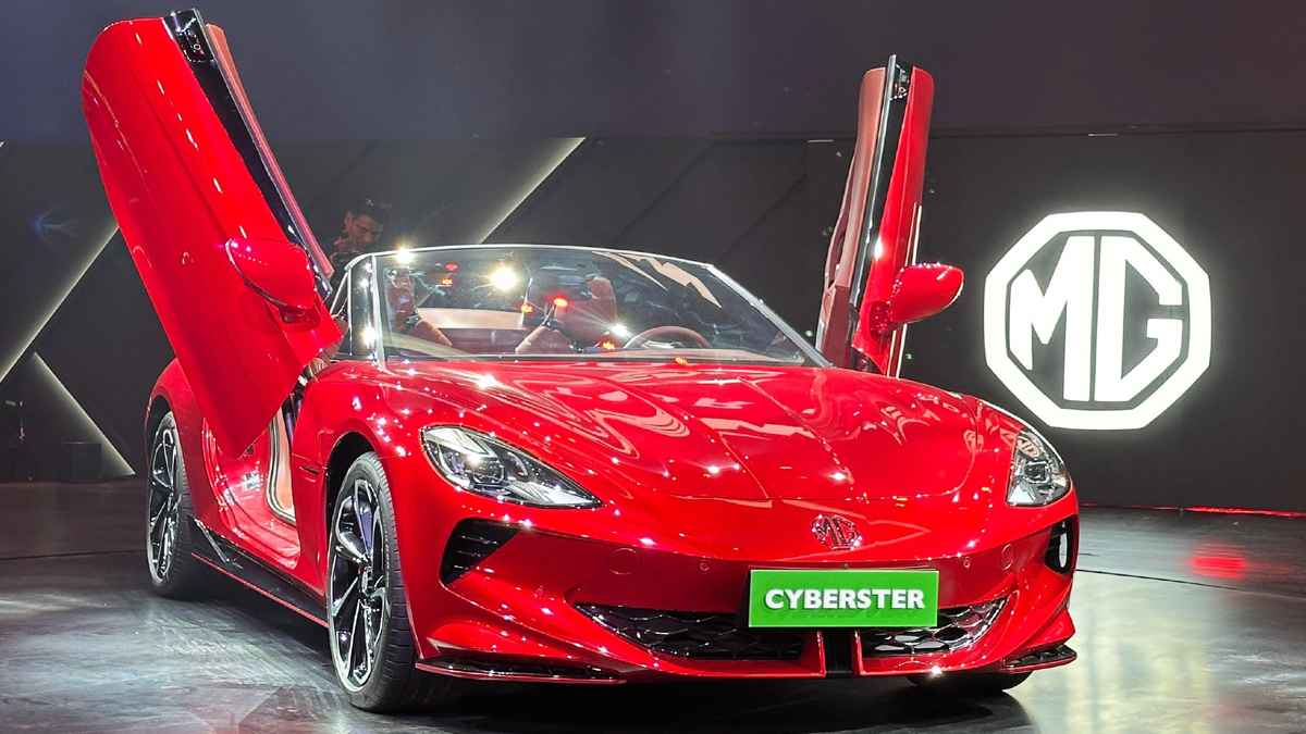 MG Cyberster ev: देश की पहली इलेक्ट्रिक स्पोर्ट्स कार की बुकिंग शुरू, फुल चार्ज में चलेगी 580 किलोमीटर