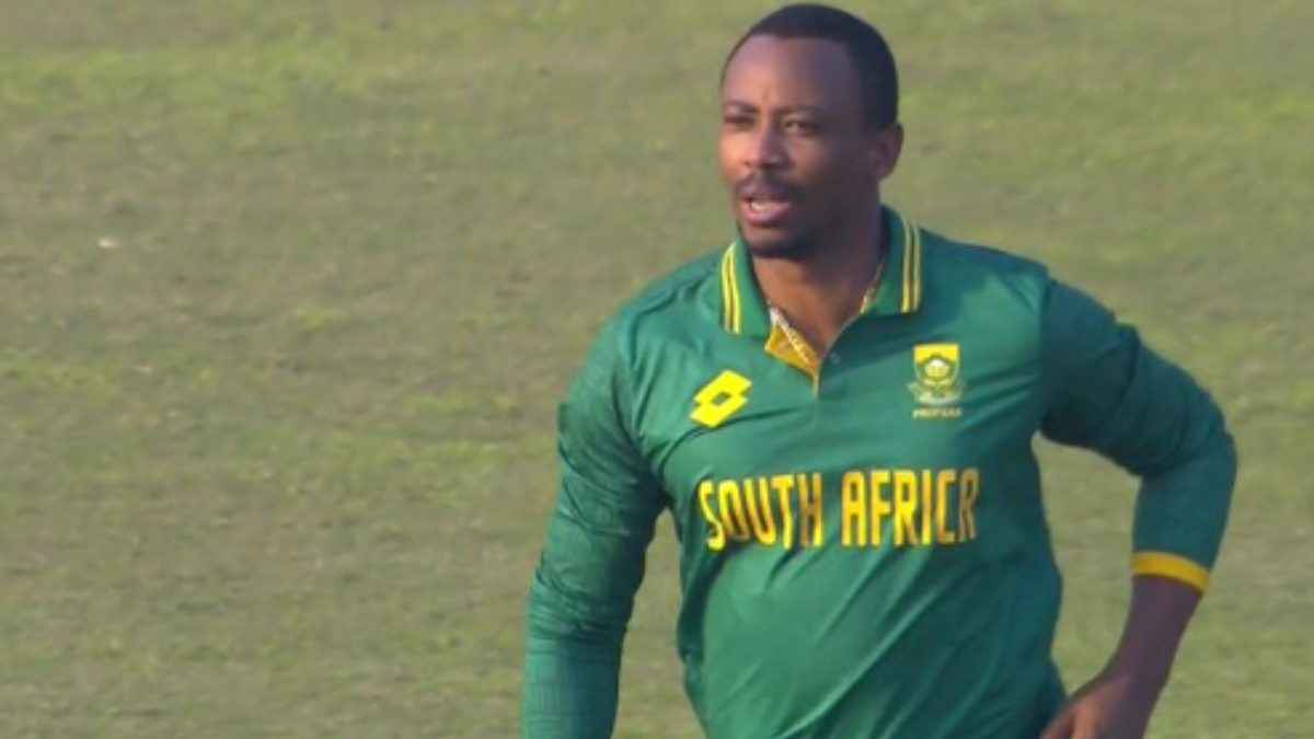 NZ vs SA: साउथ अफ्रीका को हारता देख अचानक फील्डिंग के लिए उतरा कोच, मैदान पर हुआ बड़ा 'अजूबा'