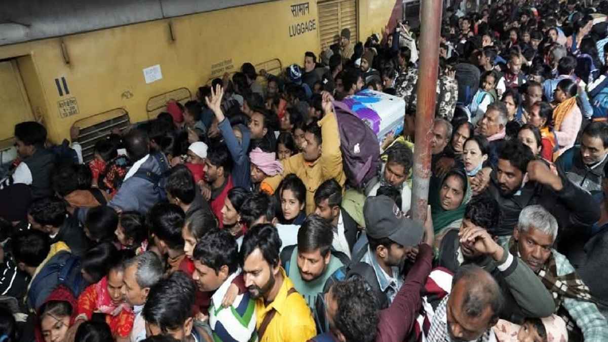 New Delhi Stampede: प्लेटफॉर्म 16 से रवाना होंगी महाकुंभ की स्पेशल ट्रेनें, हादसे के बाद हुए ये बड़े बदलाव