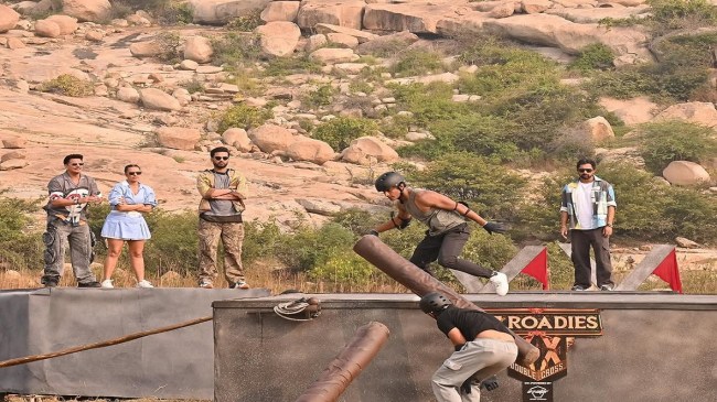 roadies double cross xx joel mathew and devanshi sharma eliminate elvish yadav prince narula gang