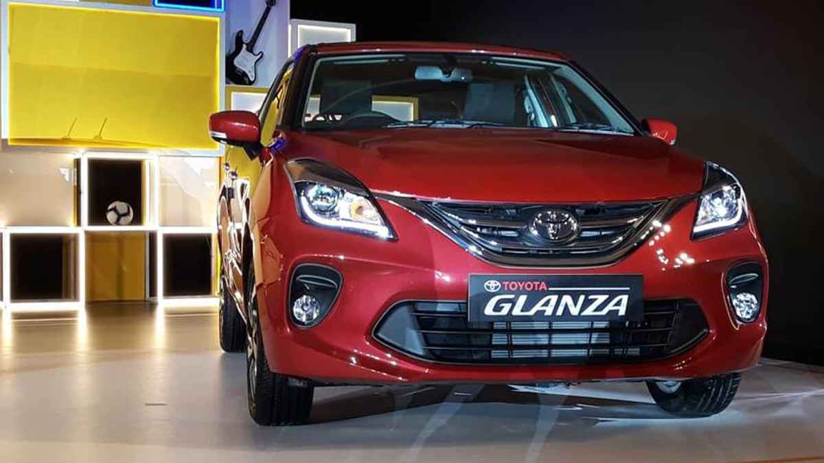 Toyota की इस कार को खरीदना हुआ महंगा, आपकी जेब पर पड़ेगा इतना असर