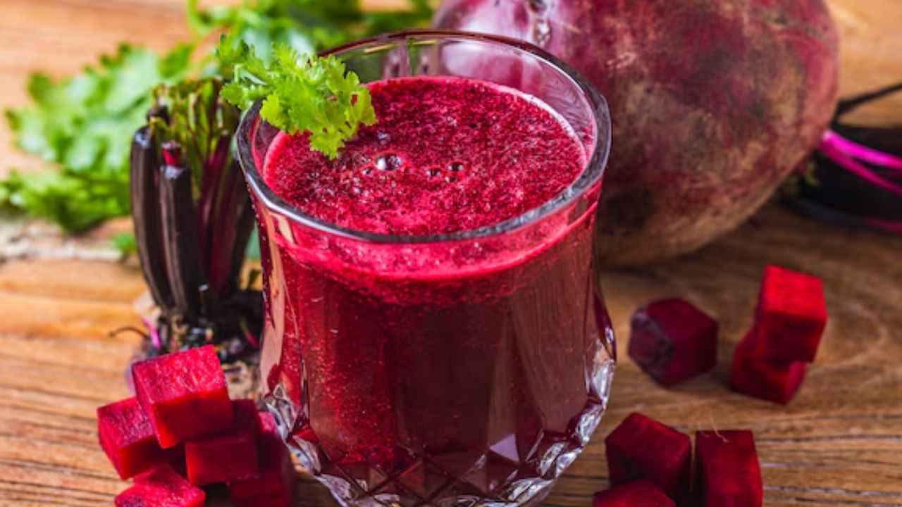 Beetroot juice Benefits: लंबे समय तक यंग रहने के लिए पिएं ये जूस! रिसर्च में आया सामने