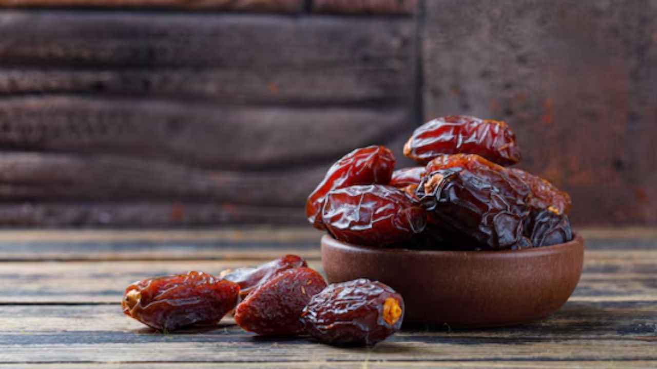 Dates Benefits: वजन कंट्रोल के लिए खाएं ये 3 तरह के खजूर, जानें कौन-सा ज्यादा फायदेमंद