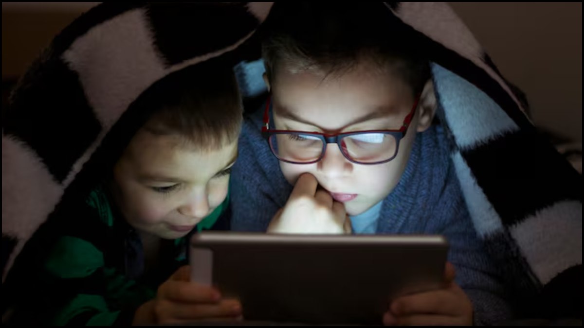  Myopia Causes Digital Screen Time