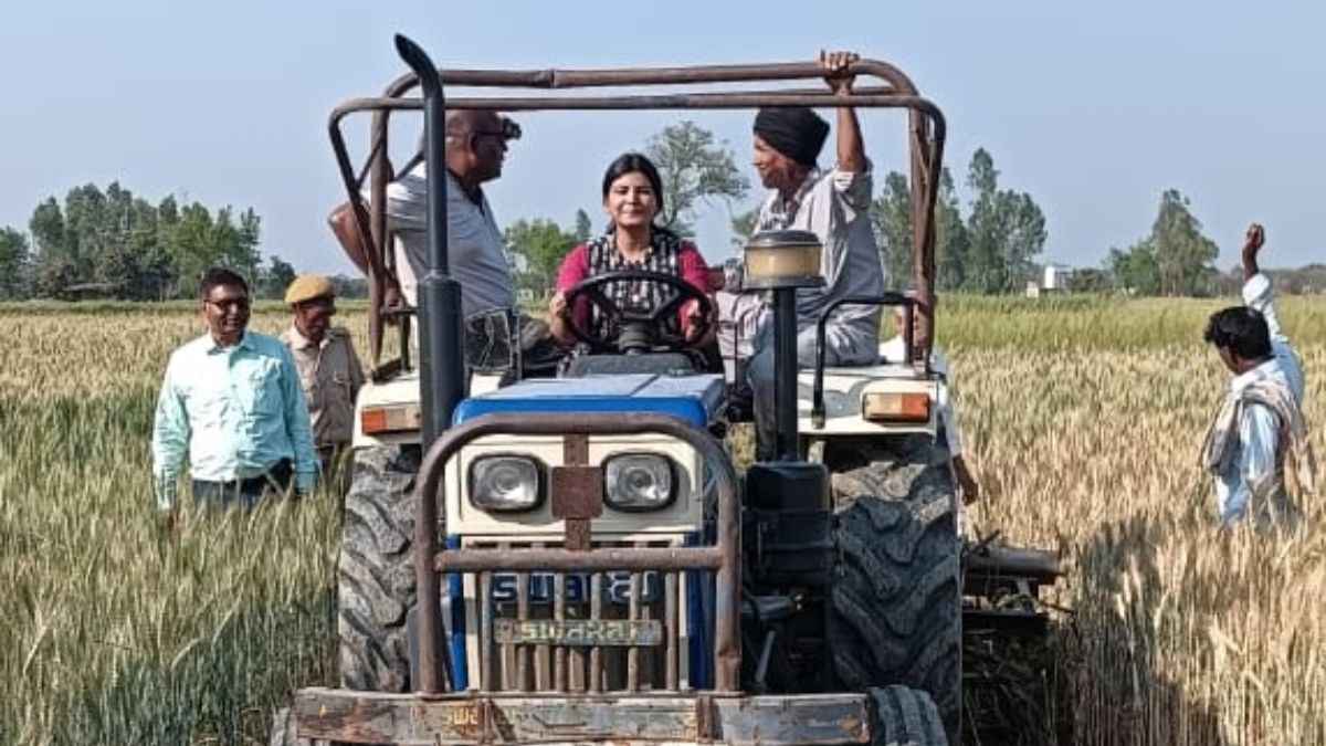 देवरिया में महिला एसडीएम ने ट्रैक्टर चलाकर हटाया अतिक्रमण, 44 सरकारी जमीनों से हटा कब्जा