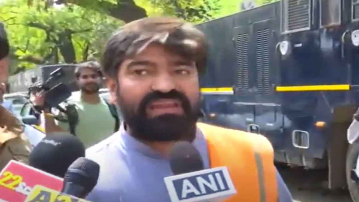 वक्फ बिल के खिलाफ विरोध करने क्यों पहुंचा हिंदू युवक? सरकार से की ये मांग