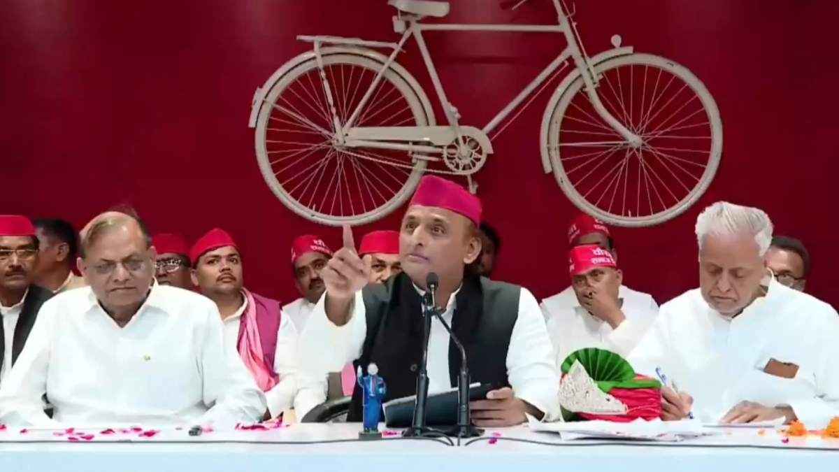 अखिलेश यादव ने सीएम योगी को क्यों कहा 'तीस मार खान'? खुद बताई इसके पीछे की वजह