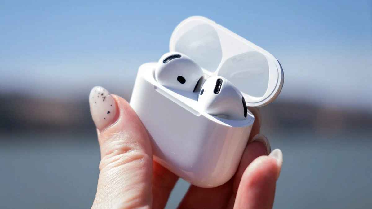 कैमरा वाले AirPods, Apple ला रहा है खास फीचर वाला नया मॉडल