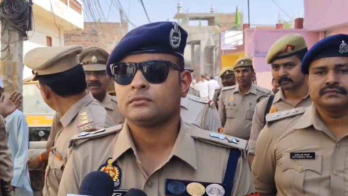 दिनदहाड़े लूट के बाद फरार हुए दो बदमाश, भागते समय छूटा असलहा और मोबाइल