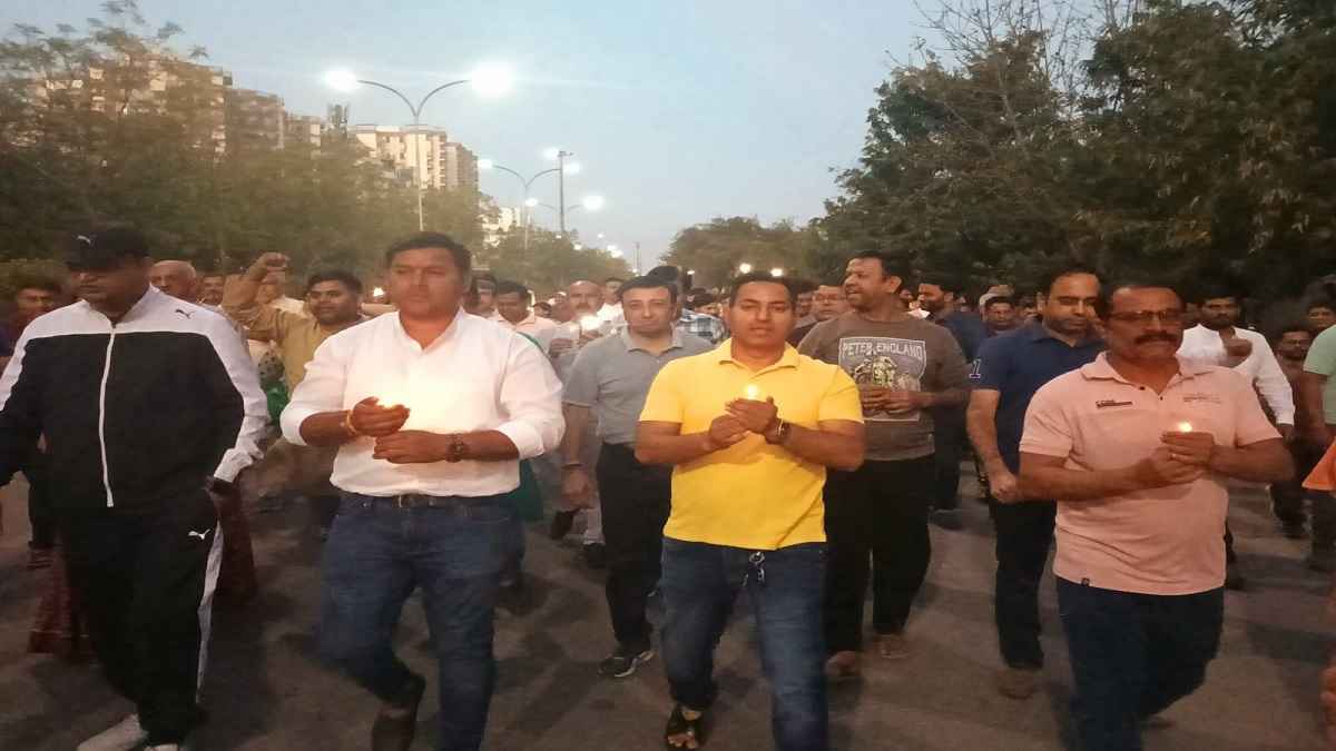 5 लाख लोगों ने नोएडा अथॉरिटी के खिलाफ खोला मोर्चा, बड़े आंदोलन की तैयारी