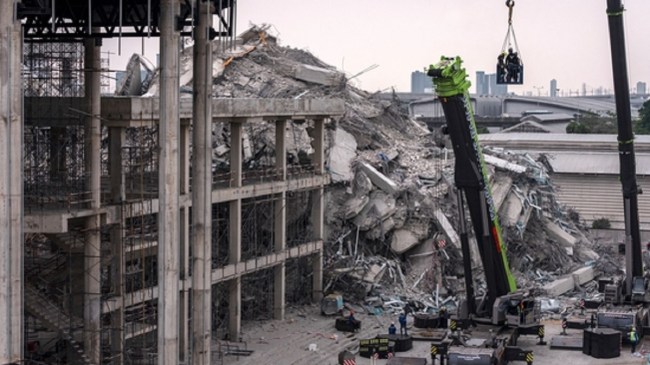 Chinese men were caught removing 32 files from a building in Bangkok that collapsed during Earthquake