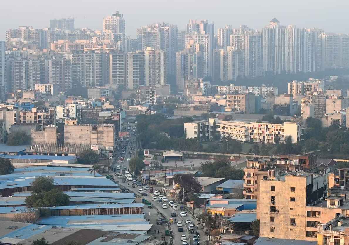 ग्रेटर नोएडा वेस्ट की आठ बड़ी समस्याएं, 2 लाख की आबादी एक दशक से परेशान
