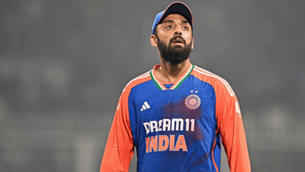 वरुण चक्रवर्ती ने 16 खिलाड़ियों को छोड़ा पीछे, ICC रैंकिंग में हुआ बड़ा उलटफेर!