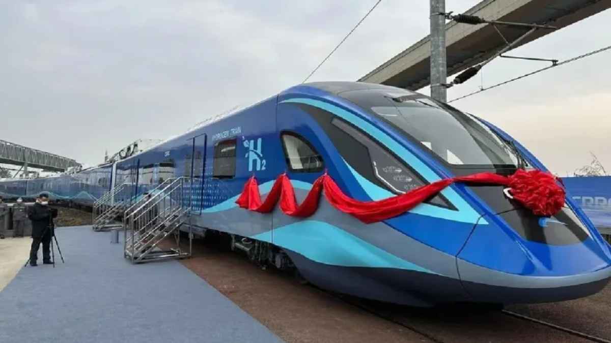 हवा में पानी की बूंदें छोड़कर दौड़ेगी, सबसे लंबी और ताकतवर हाइड्रोजन ट्रेन कब होगी लॉन्च?