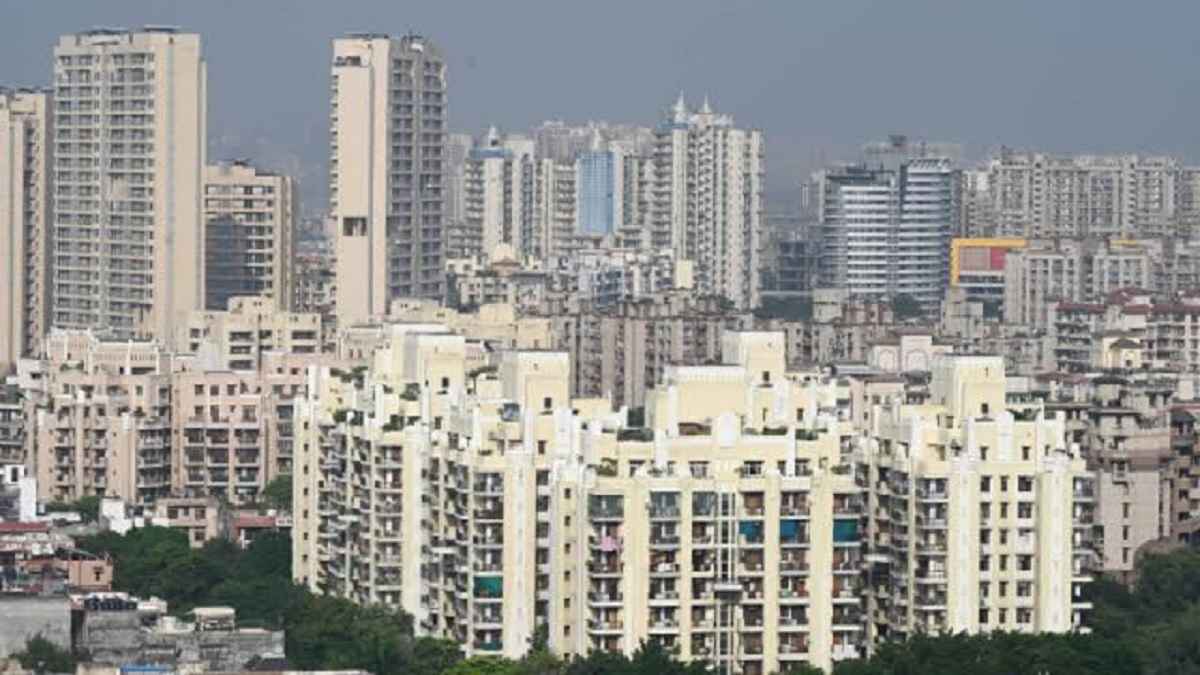 नोएडा में 21000 हजार फ्लैटों की रजिस्ट्री अटकी, अब अथॉरिटी बिल्डरों पर कसेगी शिकंजा