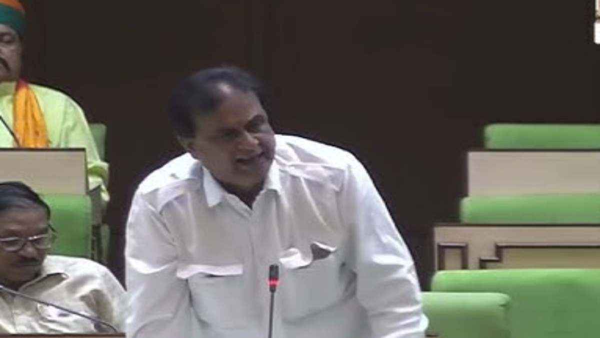 माइक का साइज बढ़ा दीजिए... भाजपा विधायक की स्पीकर से अजीबो-गरीब मांग