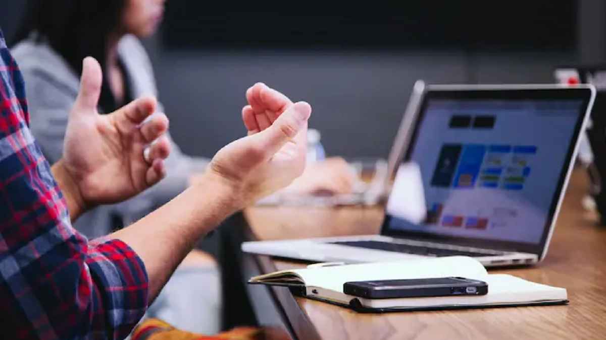 'कोई भी भारतीयों के साथ बिजनेस नहीं करना चाहता', रेडिट यूजर के पोस्ट के बाद छिड़ी बहस