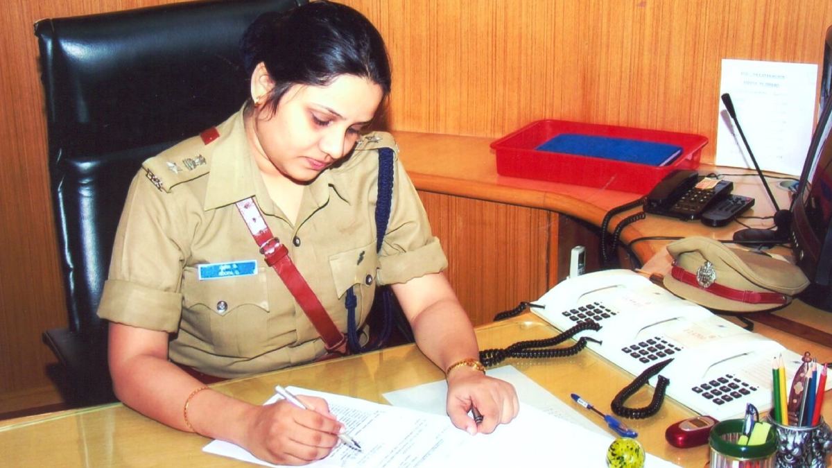 women officers women officers-1-2-3-4